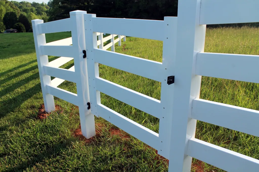 Vinyl 4-Rail Gate